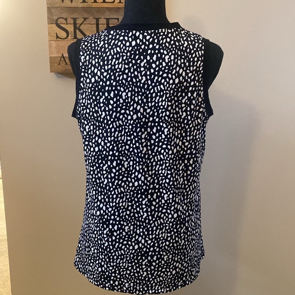 Sleeveless black and white dotted blouse Sz L, great basic to add to wardrobe - Picture 4 of 6